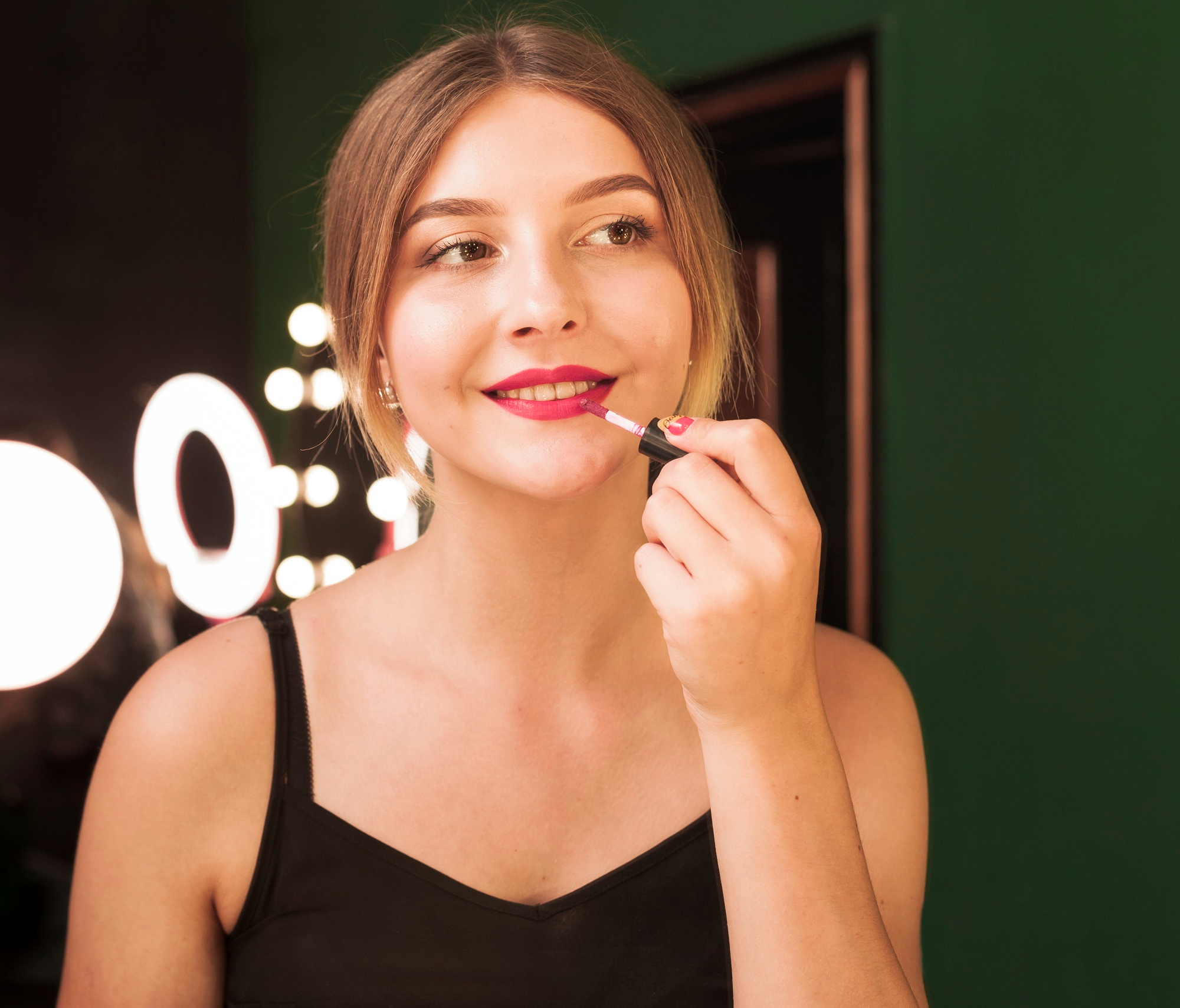 What Colour Lipstick Makes Your Teeth Look Whiter?